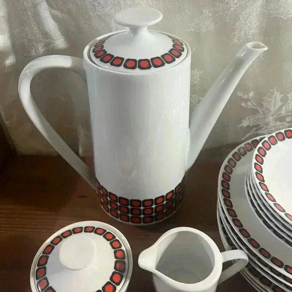 Vintage Winterling China Teapot, sugar, creamer, saucer, teacup and plate set - Picture 9 of 9